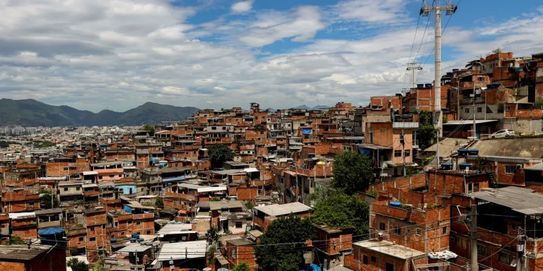 Praça musical no Complexo do Alemão visa promover a cultura periférica