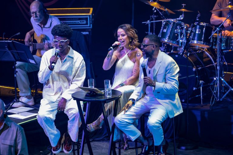 Sambabook Beth Carvalho chega ao palco do Teatro Pedra do Reino, no dia 30 de agosto