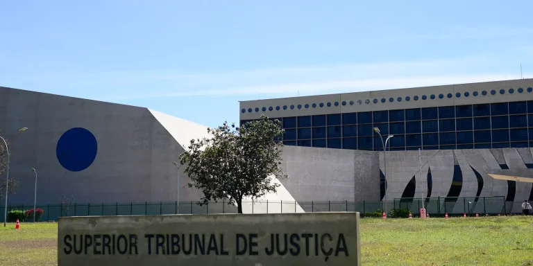 Marluce Caldas e Carlos Brandão tomam posse como ministros do STJ