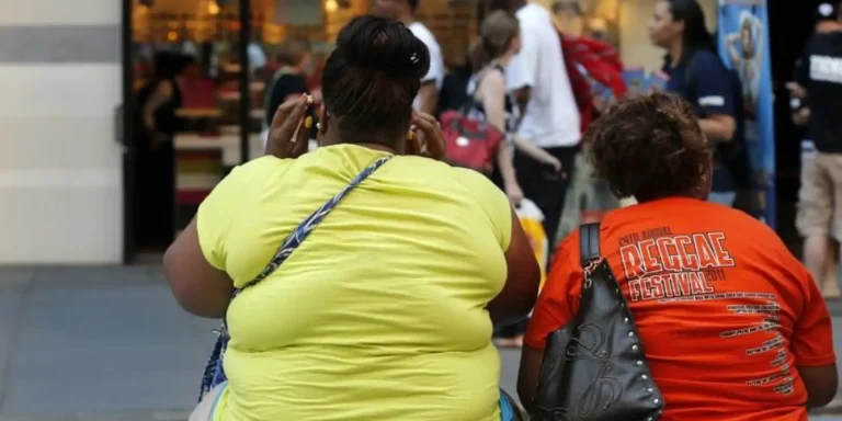 Brasileiros se dizem saudáveis, mas pesquisa revela excesso de peso e sedentarismo Nova diretriz sobre obesidade e sobrepeso foca em risco cardiovascular