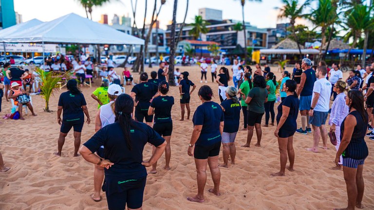 Governo reforça cuidado com a saúde mental em ação do Janeiro Branco na orla de João Pessoa