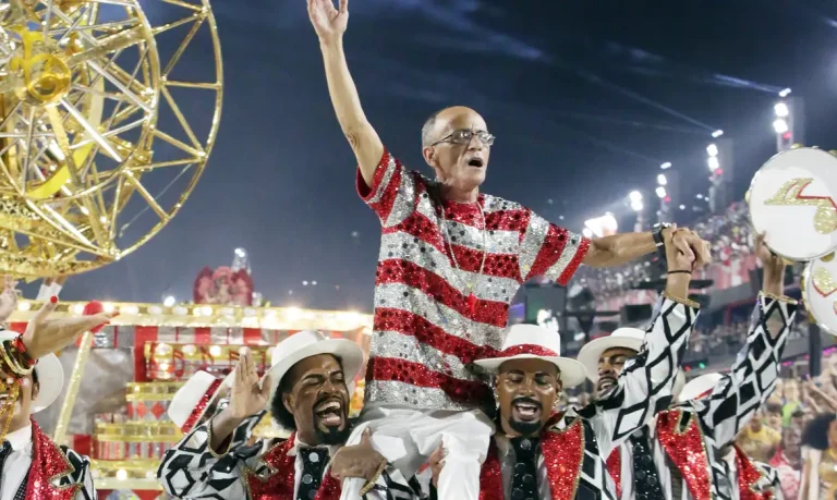 Desfile das campeãs celebra hoje o carnaval do Rio