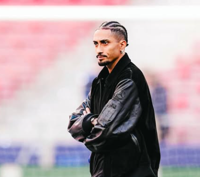 Raphinha pede desculpas após gesto polêmico e críticas à arbitragem