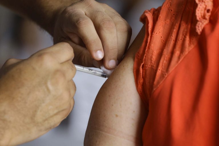 Prefeitura de João Pessoa orienta sobre vacinação contra o HPV e inclui novo grupo prioritário para prevenção
