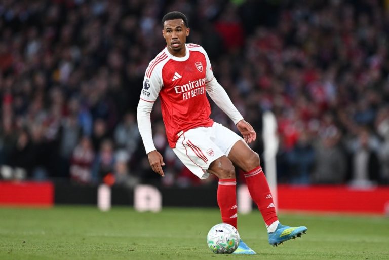 Com erro de brasileiro nos pênaltis, PSG bate Arsenal e é bi da Champions