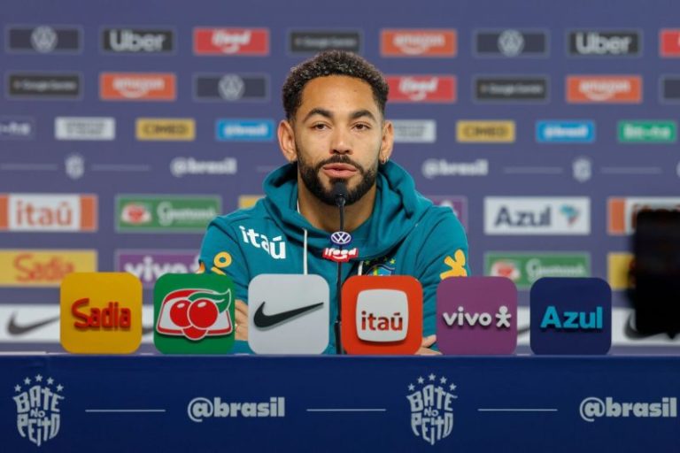 Matheus Cunha brinca com venda de camisas da Seleção e faz loja de amigo viralizar