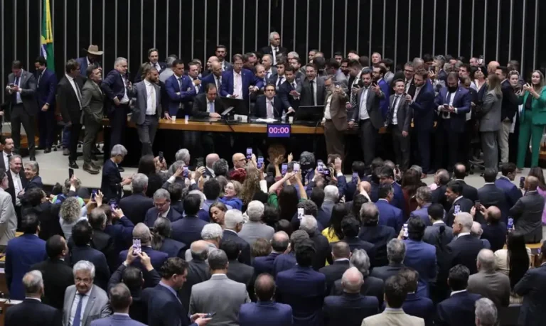 Deputado acusado de ofensas pessoais contra Hugo Motta entra na mira do Conselho de Ética da Câmara