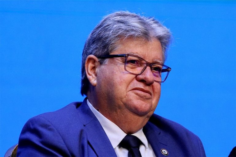 João Azevêdo: vereadores da oposição em Campina votarão na chapa completa