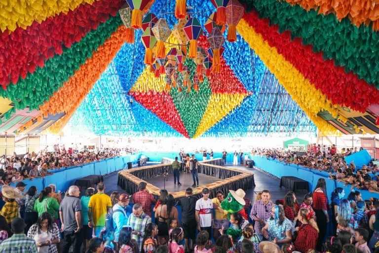 Quadrilhão Junino e Maior Bolo de Milho do Mundo movimentam o Parque do Povo nesta segunda-feira