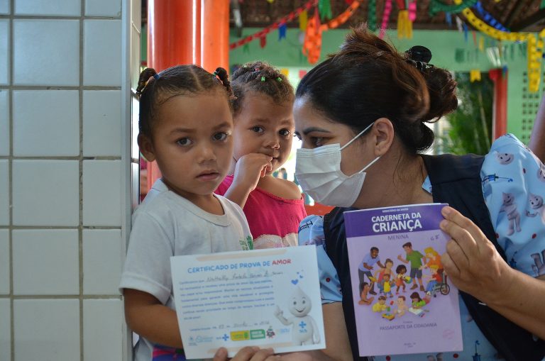 Campina Grande celebra Dia Nacional da Imunização com mobilização vacinal em creche do Município