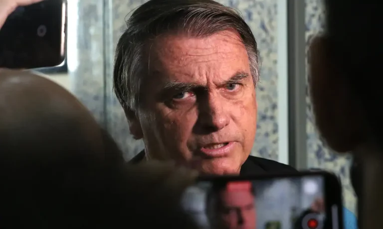Laudo aponta limitações na recuperação de Bolsonaro após cirurgia no ombro