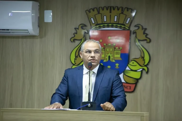 Evilásio promove mudanças no secretariado em Cabedelo