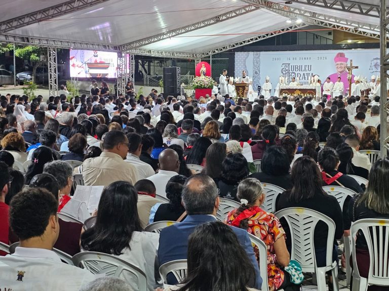 Jubileu de Prata Episcopal de Dom Dulcênio reúne bispos, clero e fiéis em Campina Grande