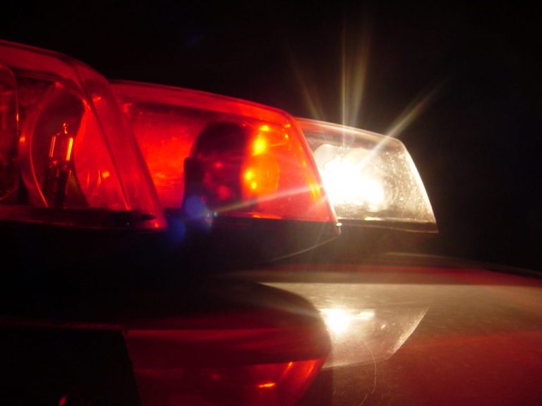 Jovem é esfaqueada pelo padrasto durante discussão em condomínio no Sertão