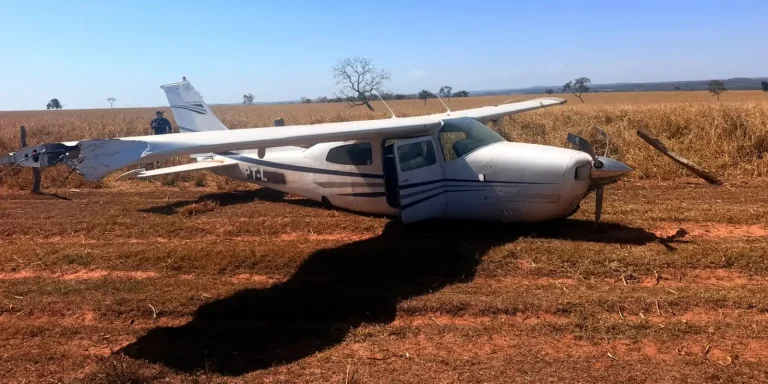 FAB intercepta aeronave suspeita vinda da Bolívia