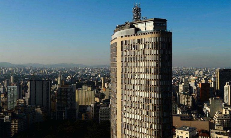 Regras em condomínios: barulho e cuidados com pets são temas de orientação ao morador