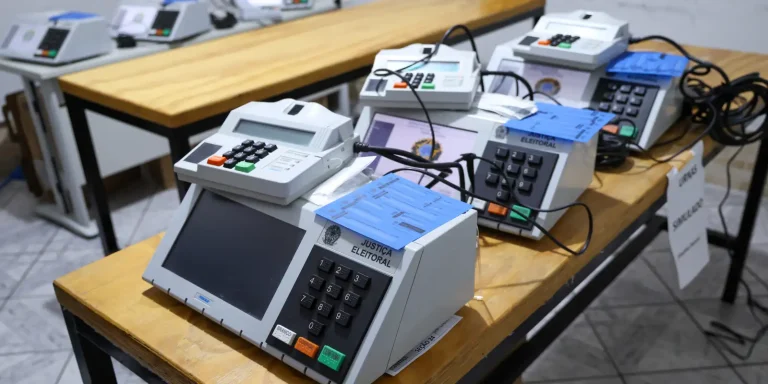 TRE antecipa envio de urnas eletrônicas devido à estiagem no Amazonas TRE antecipa envio de - TRE antecipa envio de - TRE antecipa envio de urnas eletrônicas devido à estiagem no Amazonas