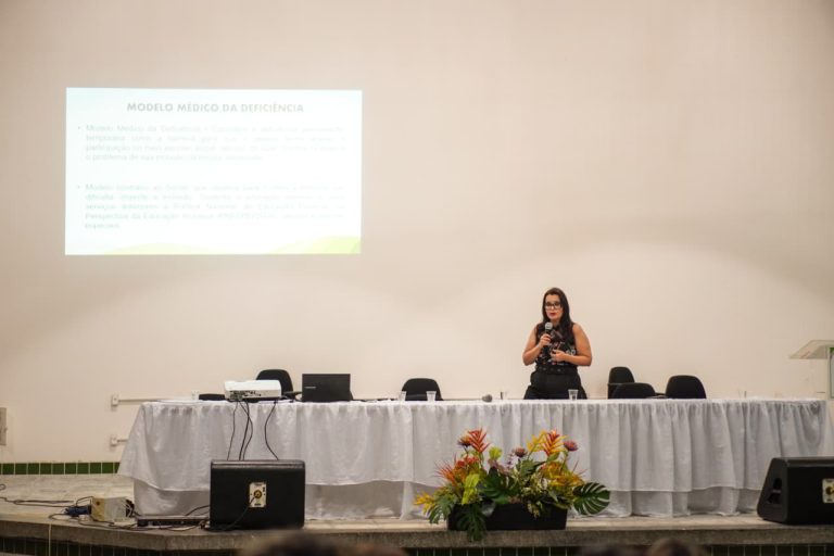 Campina Grande promove III Seminário de Atendimento Educacional Especializado seminário de educação especial - Professores reunidos durante seminário de educação especial em Campina Grande