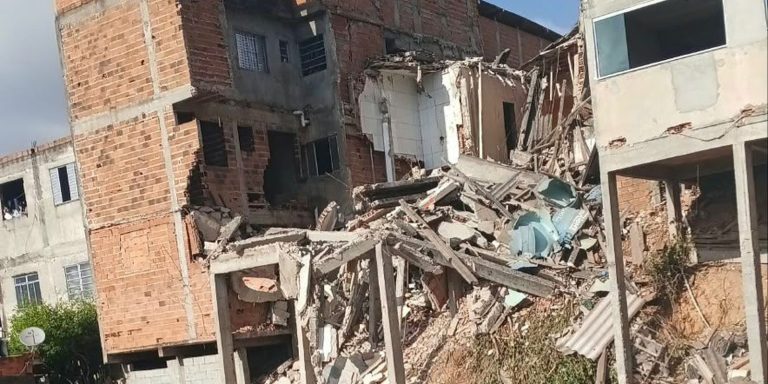 Explosão de botijão de - Explosão de botijão de - Explosão de botijão de gás causa interdição de 13 casas em São Paulo