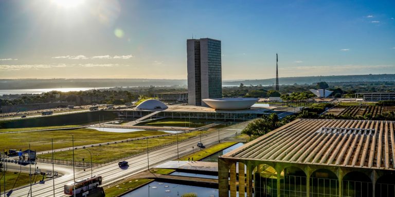 Fim da escala 6×1: o que muda para funcionários de restaurantes, supermercados e comércio? Fim da escala 6x1 - Fim da escala 6x1 - Fim da escala 6x1 deve começar a tramitar no Senado