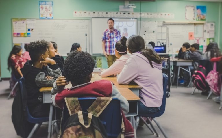 Paraíba reforça orçamento da educação técnica com crédito de R$ 33,5 milhões Sala de aula com estudantes, imagem ilustrativa sobre educação técnica na Paraíba