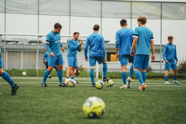 Treze inicia nova etapa da pré-temporada e mira Copa Paraíba 2026 Jogadores de futebol em treinamento, imagem ilustrativa da pré-temporada do Treze
