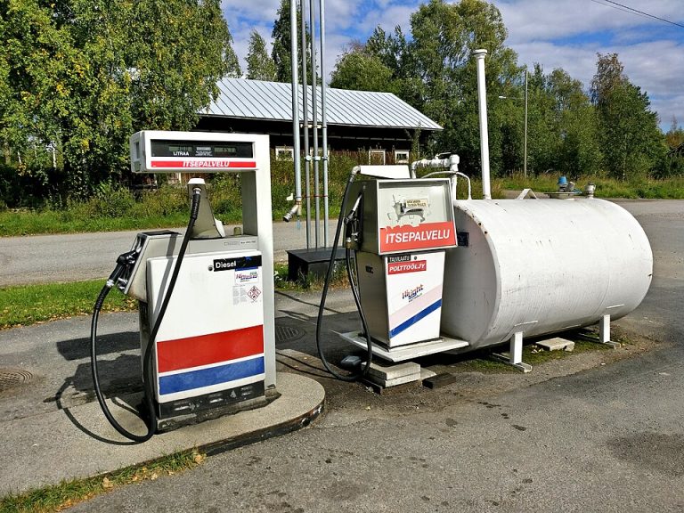 Bomba de diesel em posto de combustíveis, imagem ilustrativa sobre subsídio ao diesel