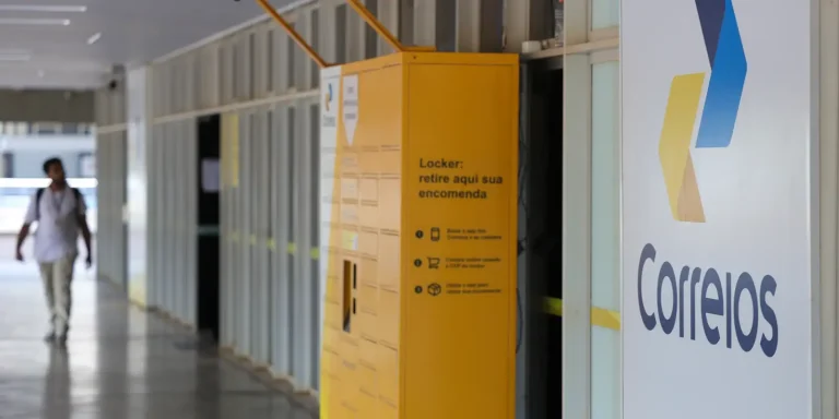 Após semana em greve, empregados dos Correios têm dissídio na segunda